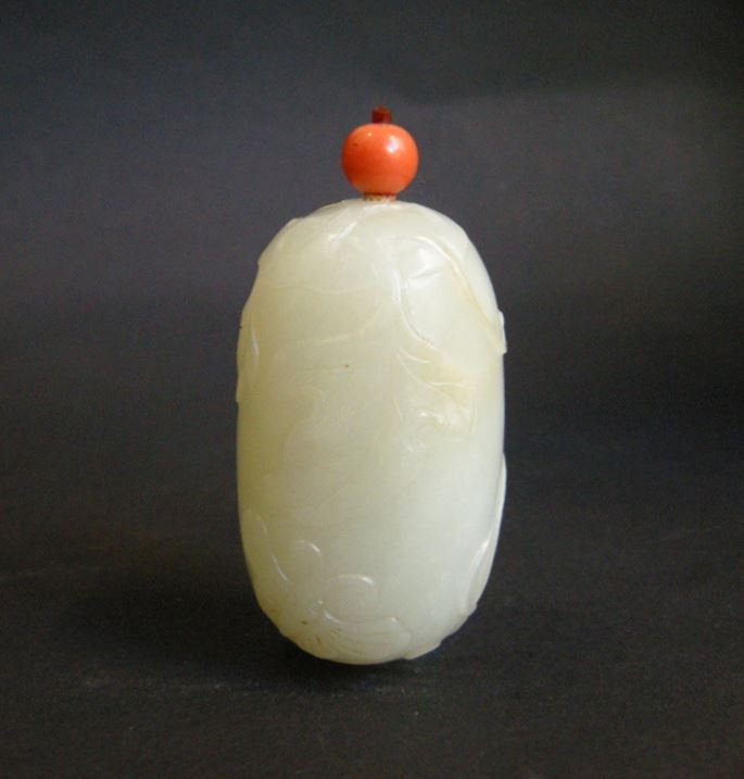 Jade snuff bottle in fruit shape | MasterArt